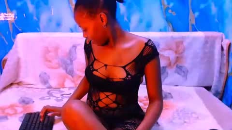 Snapshot of ebonypretty4u chatting on October 13, 5:13 pm ebonypretty4u online show from October 13, 5:13 pm