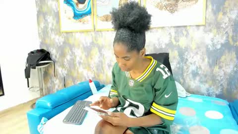 Snapshot of ebonyprolapse chatting on December 3, 1:20 pm Ebony Prolapse online show from December 3, 1:20 pm