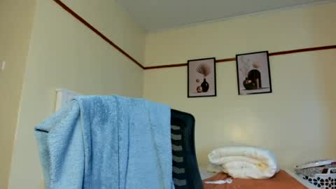 Snapshot of ebonyqueen_11 chatting on July 26, 11:17 am Ebonyqueen online show from July 26, 11:17 am