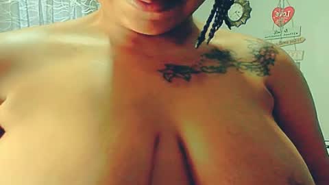 Snapshot of ebonyshy123x chatting on June 12, 6:34 am ebonyshy123 online show from June 12, 6:34 am