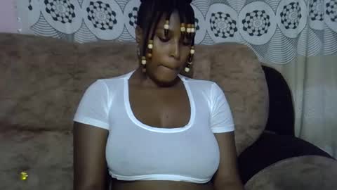 pretty online show from April 25, 10:29 am