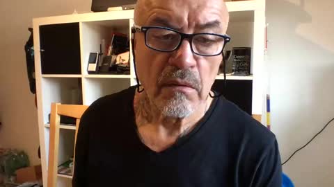 Snapshot of eddelmar chatting on January 4, 10:05 am eddelmar online show from January 4, 10:05 am