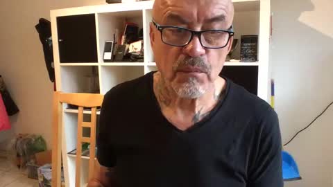 Snapshot of eddelmar chatting on January 6, 12:02 pm eddelmar online show from January 6, 12:02 pm