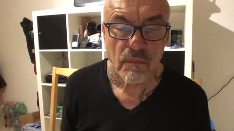 Snapshot of eddelmar chatting on January 6, 4:44 pm eddelmar online show from January 6, 4:44 pm