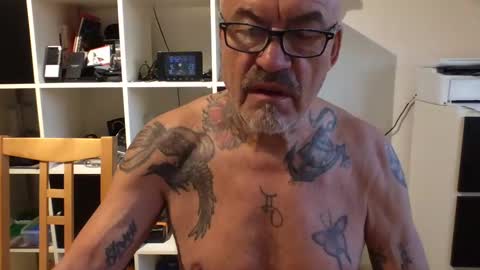 Snapshot of eddelmar chatting on January 7, 7:42 am eddelmar online show from January 7, 7:42 am