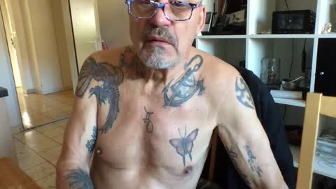 Snapshot of eddelmar chatting on January 26, 12:11 pm eddelmar online show from January 26, 12:11 pm