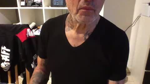 Snapshot of eddelmar chatting on February 8, 4:47 pm eddelmar online show from February 8, 4:47 pm