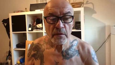Snapshot of eddelmar chatting on March 3, 6:59 am eddelmar online show from March 3, 6:59 am