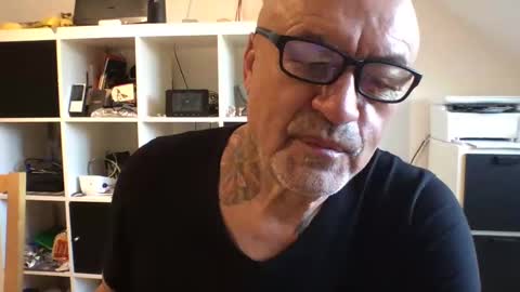 Snapshot of eddelmar chatting on March 11, 7:37 am eddelmar online show from March 11, 7:37 am