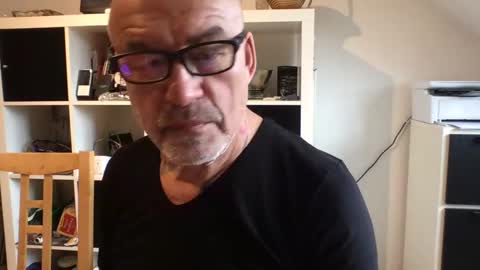 Snapshot of eddelmar chatting on March 12, 11:09 am eddelmar online show from March 12, 11:09 am