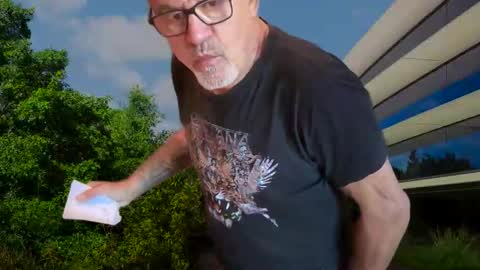 Snapshot of eddelmar chatting on October 13, 1:44 pm eddelmar online show from October 13, 1:44 pm