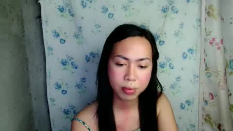 Snapshot of eddfox001 chatting on May 14, 1:40 pm eddfox001 online show from May 14, 1:40 pm