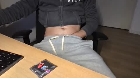 Snapshot of eddy270 chatting on January 10, 3:58 pm eddy270 online show from January 10, 3:58 pm