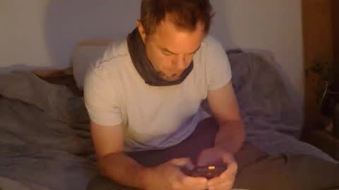 edelholz87 online show from May 4, 4:08 am