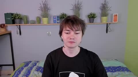 Snapshot of edgar_ray chatting on April 16, 12:11 am Edgar online show from April 16, 12:11 am