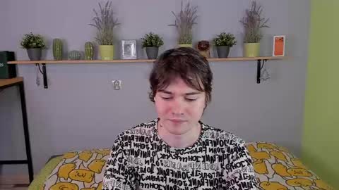 Snapshot of edgar_ray chatting on May 19, 2:18 am Edgar online show from May 19, 2:18 am