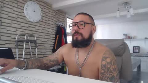 Snapshot of edgarram83 chatting on October 30, 7:58 pm edgarram83 online show from October 30, 7:58 pm