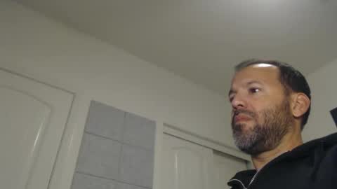 Snapshot of edge_masters chatting on December 9, 3:40 am EdgeM online show from December 9, 3:40 am