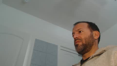 Snapshot of edge_masters chatting on December 9, 6:57 pm EdgeM online show from December 9, 6:57 pm