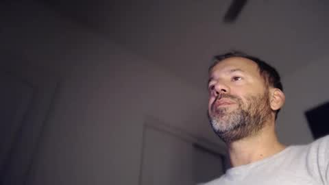 Snapshot of edge_masters chatting on December 16, 12:59 am EdgeM online show from December 16, 12:59 am