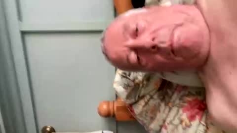 Snapshot of edgeofluv2 chatting on October 21, 11:33 am Phil online show from October 21, 11:33 am