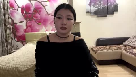Snapshot of edinabluett chatting on May 22, 6:24 pm Eri online show from May 22, 6:24 pm