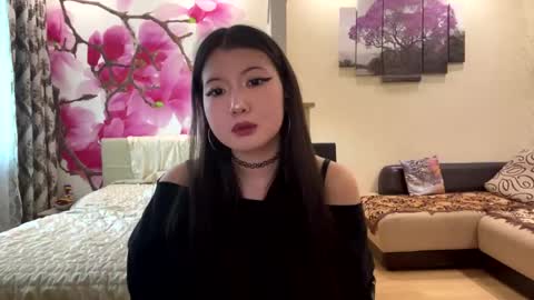 Snapshot of edinabluett chatting on June 3, 5:18 pm Eri online show from June 3, 5:18 pm