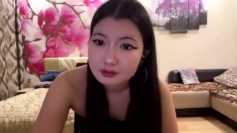 Snapshot of edinabluett chatting on June 16, 7:05 pm Eri online show from June 16, 7:05 pm