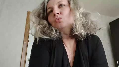 Snapshot of edithmanning chatting on May 11, 2:45 pm edithmanning online show from May 11, 2:45 pm