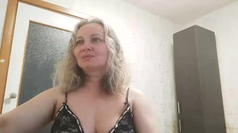 Snapshot of edithmanning chatting on May 17, 5:20 pm edithmanning online show from May 17, 5:20 pm