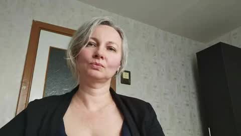 Snapshot of edithmanning chatting on June 4, 8:20 am edithmanning online show from June 4, 8:20 am
