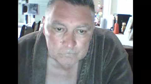 Snapshot of edje59a chatting on May 12, 6:32 am Eddy online show from May 12, 6:32 am
