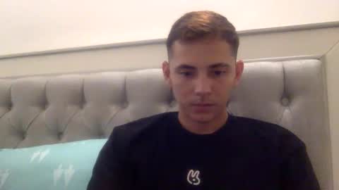 Snapshot of edrienp chatting on October 22, 2:45 am edrienp online show from October 22, 2:45 am