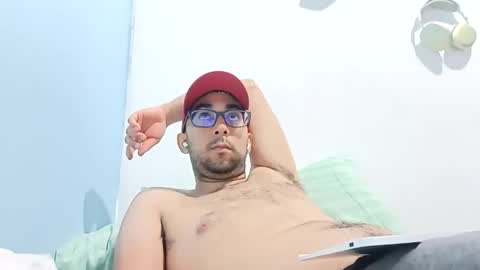 Snapshot of edrik_92 chatting on March 10, 3:11 am edrik_92 online show from March 10, 3:11 am