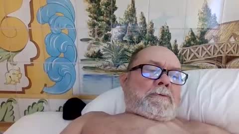 Snapshot of edwalters chatting on May 10, 8:08 am Eddie online show from May 10, 8:08 am