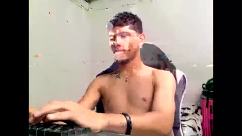 Snapshot of edward_2709 chatting on July 31, 2:27 pm edward_2709 online show from July 31, 2:27 pm