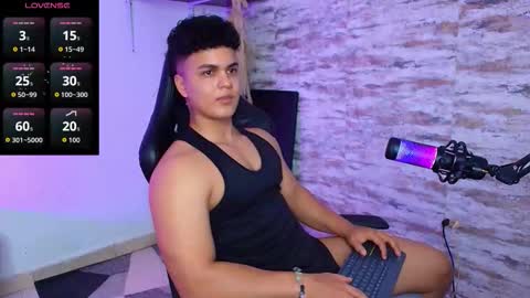 Snapshot of edward__clarck chatting on December 15, 4:28 am EDWARD CLARCK online show from December 15, 4:28 am