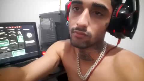 Snapshot of edward_johnsonn chatting on September 23, 5:32 am edward_johnsonn online show from September 23, 5:32 am