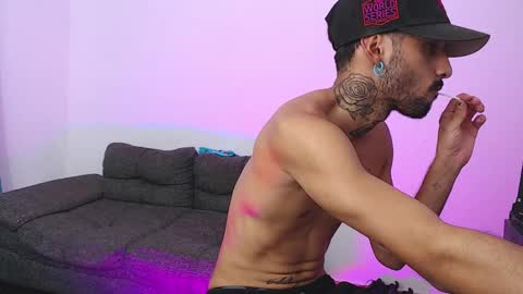 Snapshot of edward_johnsonn chatting on September 30, 11:10 pm edward_johnsonn online show from September 30, 11:10 pm