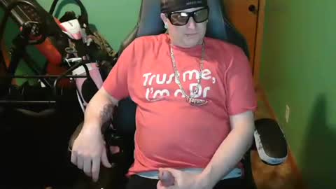Snapshot of edwardaims_2please chatting on April 24, 2:36 am edwardaims_2please online show from April 24, 2:36 am