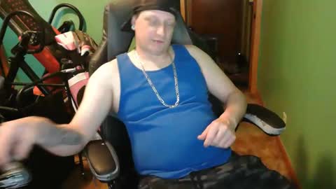 Snapshot of edwardaims_2please chatting on April 25, 2:58 pm edwardaims_2please online show from April 25, 2:58 pm