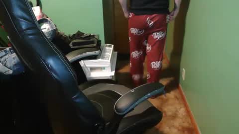 Snapshot of edwardaims_2please chatting on May 1, 2:38 am edwardaims_2please online show from May 1, 2:38 am