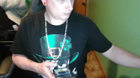 Snapshot of edwardaims_2please chatting on May 18, 2:51 am edwardaims_2please online show from May 18, 2:51 am
