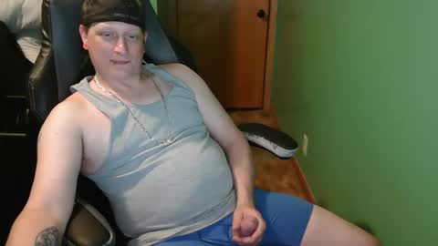 Snapshot of edwardaims_2please chatting on May 18, 4:07 am edwardaims_2please online show from May 18, 4:07 am