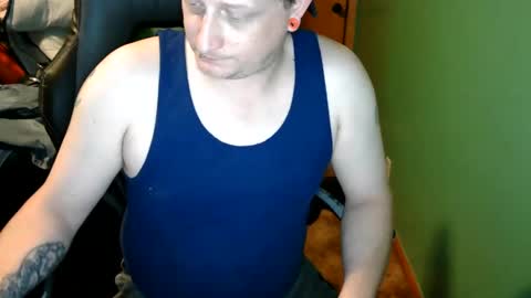 Snapshot of edwardaims_2please chatting on May 24, 8:36 pm edwardaims_2please online show from May 24, 8:36 pm