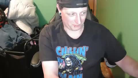 Snapshot of edwardaims_2please chatting on May 31, 12:52 am edwardaims_2please online show from May 31, 12:52 am