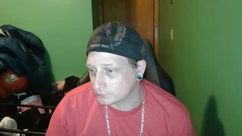 Snapshot of edwardaims_2please chatting on June 6, 3:55 am edwardaims_2please online show from June 6, 3:55 am