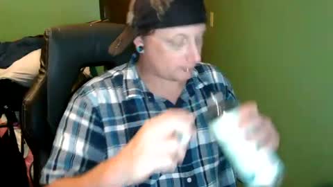 Snapshot of edwardaims_2please chatting on June 29, 3:13 am edwardaims_2please online show from June 29, 3:13 am