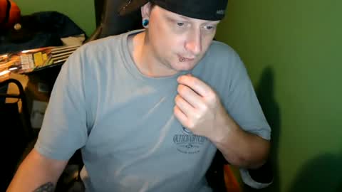 Snapshot of edwardaims_2please chatting on July 9, 2:15 am edwardaims_2please online show from July 9, 2:15 am