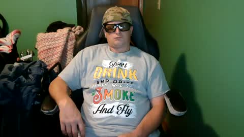 Snapshot of edwardaims_2please chatting on July 17, 3:57 am edwardaims_2please online show from July 17, 3:57 am